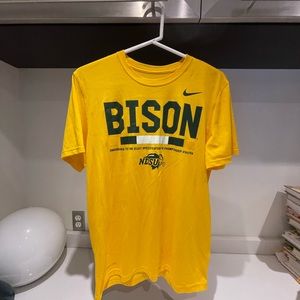 NDSU Bison 🦬 Mens women’s unisex Nike Dri fit T-shirt green gold sz M
